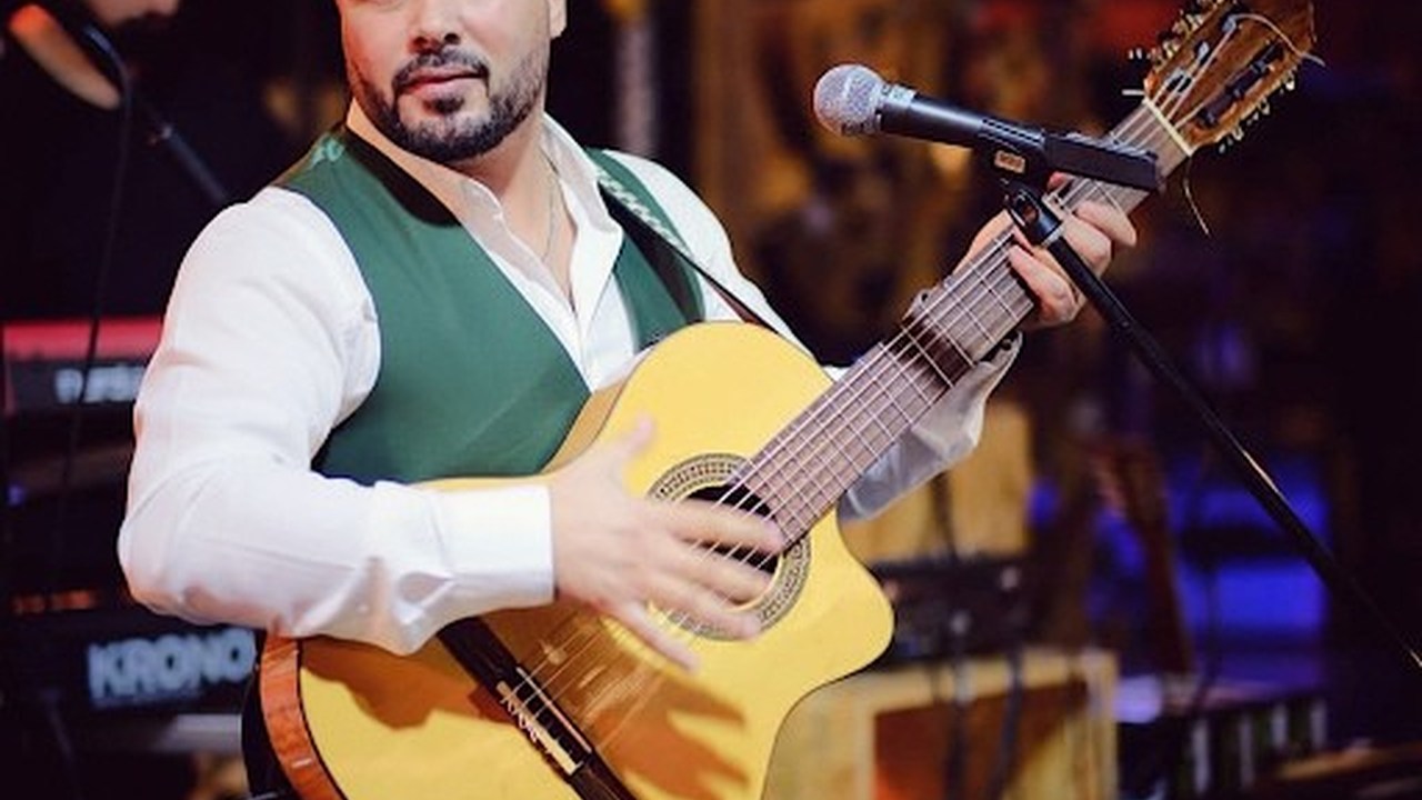 TITO engaging a live crowd at Barasti Dubai